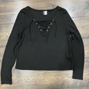 BLACK LACE UP TOP